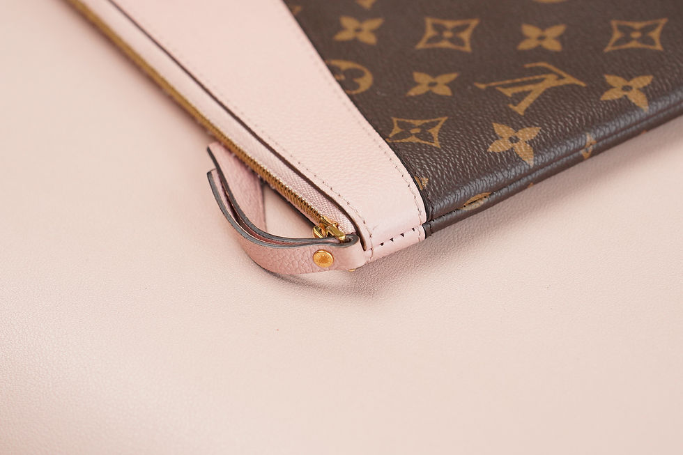 Miniaturbild: Preowned Authentic Louis Vuitton Daily Pouch