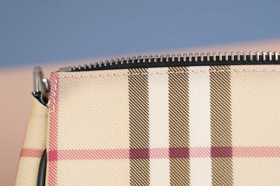 Miniatura: Preowned Authentic Burberry House Check Pochette