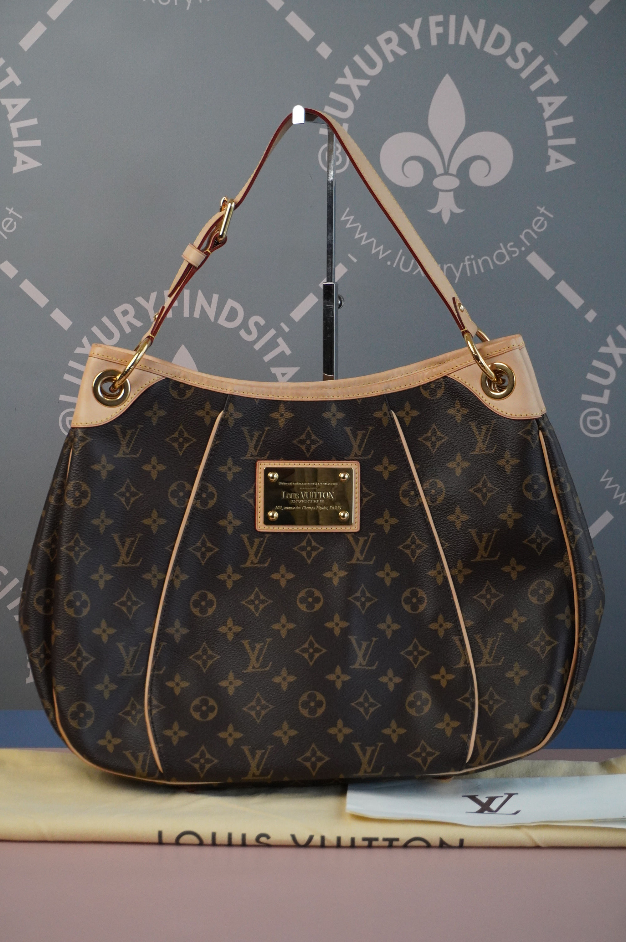 Preowned Authentic Louis Vuitton Galliera PM
