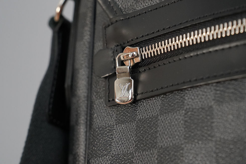 Thumbnail: Preowned Authentic Louis Vuitton Daniel Messenger Bag