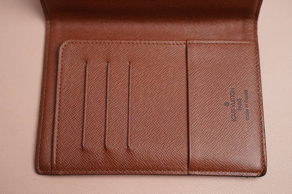Miniaturbild: Preowned Authentic Louis Vuitton Passport Cover