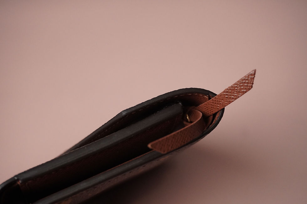 Miniature : Preowned Authentic Louis Vuitton Victorine Wallet