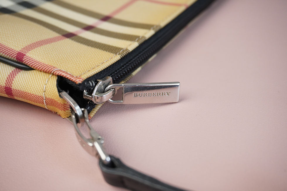 Thumbnail: Preowned Authentic Burberry House Check Pochette