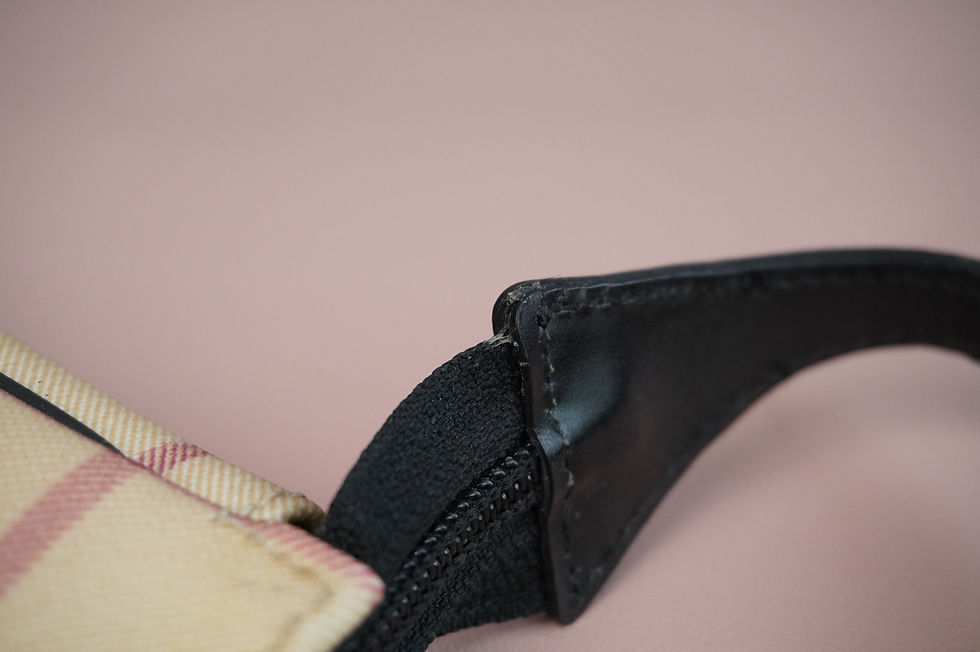 Miniatura: Preowned Authentic Burberry House Check Pochette