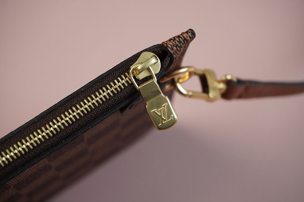 Thumbnail: Preowned Authentic Louis Vuitton Neverfull Pouch