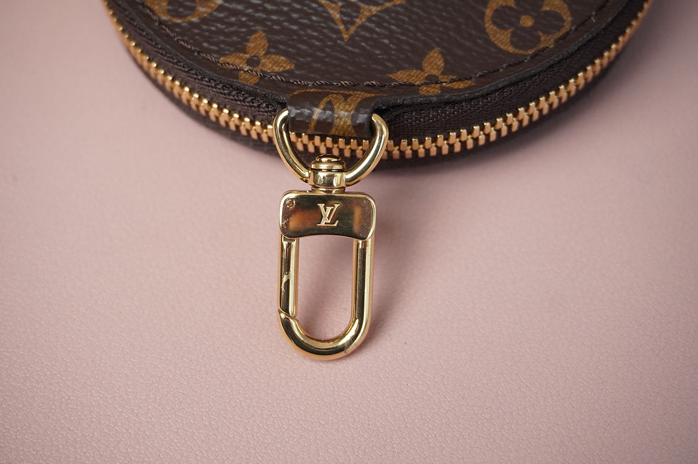 Thumbnail: Preowned Authentic Louis Vuitton Round Coin Purse Noir