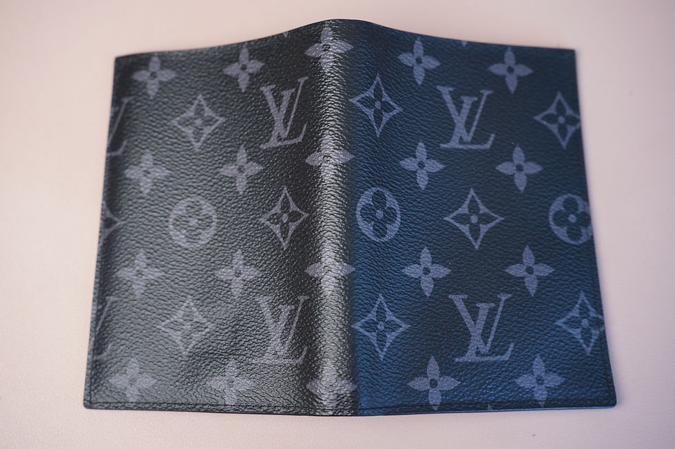 Miniaturbild: Preowned Authentic Louis Vuitton Passport Cover