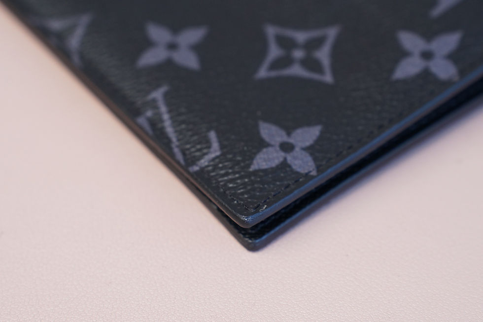 Miniaturbild: Preowned Authentic Louis Vuitton Passport Cover