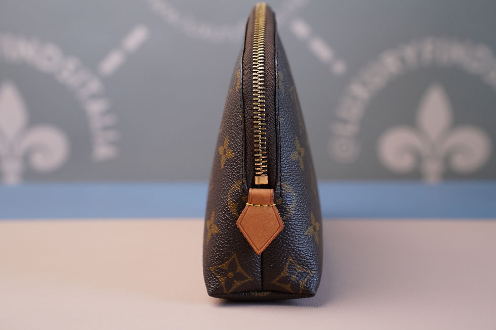 Miniaturbild: Preowned Authenic Louis Vuitton Cosmetic Pouch MM