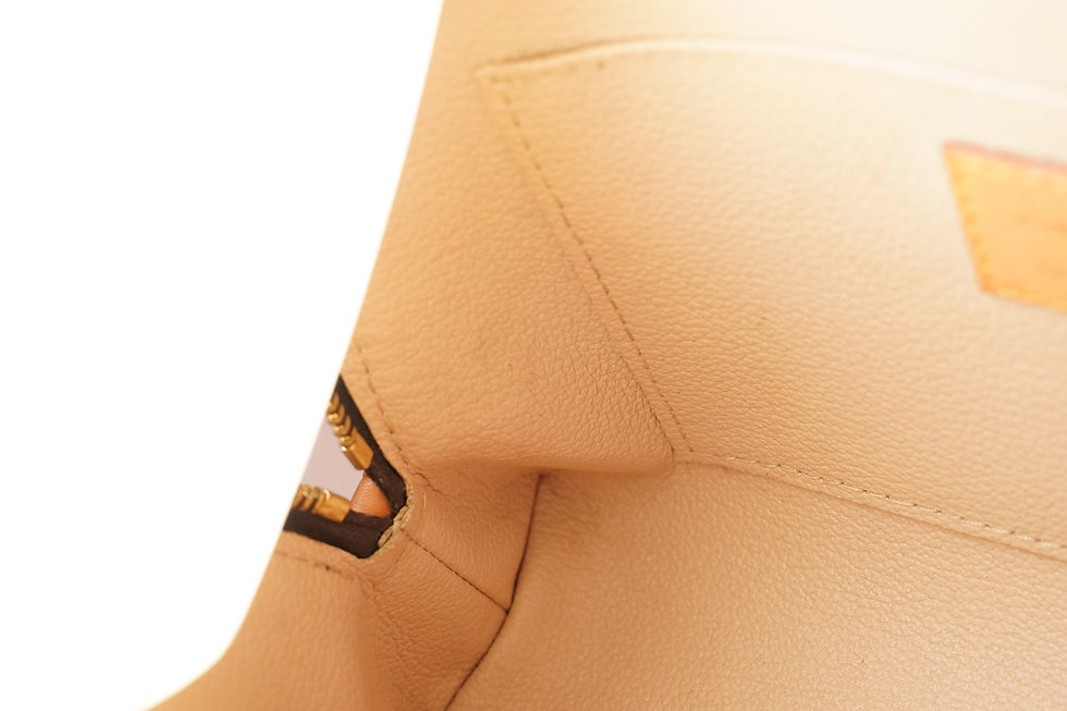 Miniaturbild: Preowned Authenic Louis Vuitton Cosmetic Pouch MM