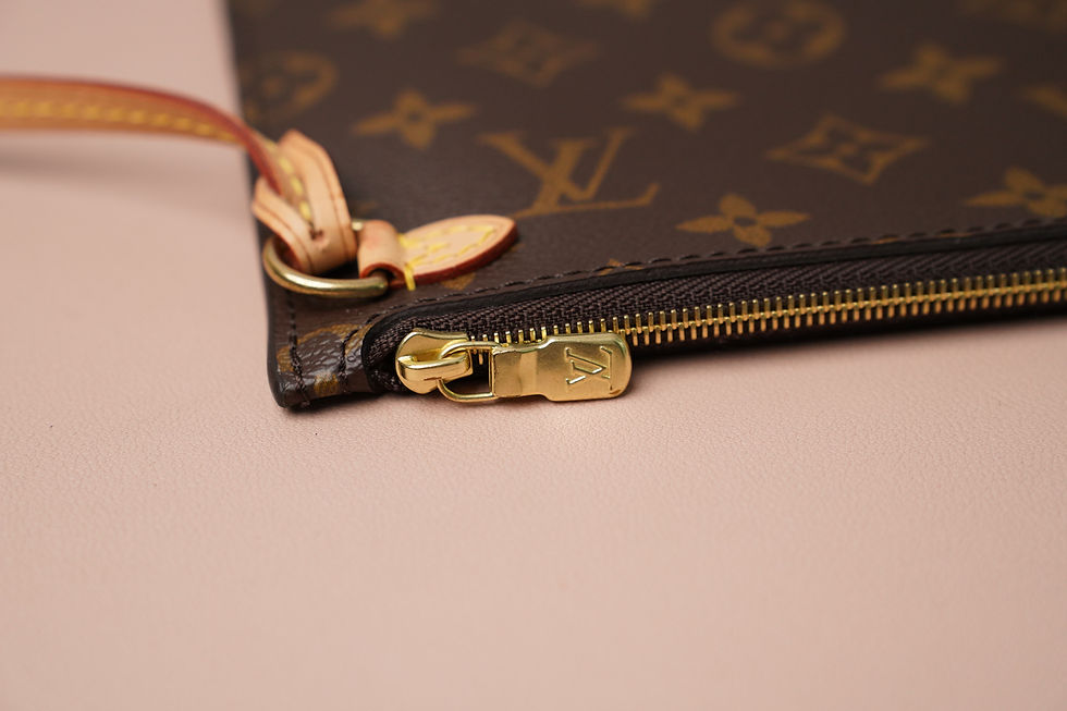 Miniaturbild: Preowned Authentic Louis Vuitton Neverfull Pouch