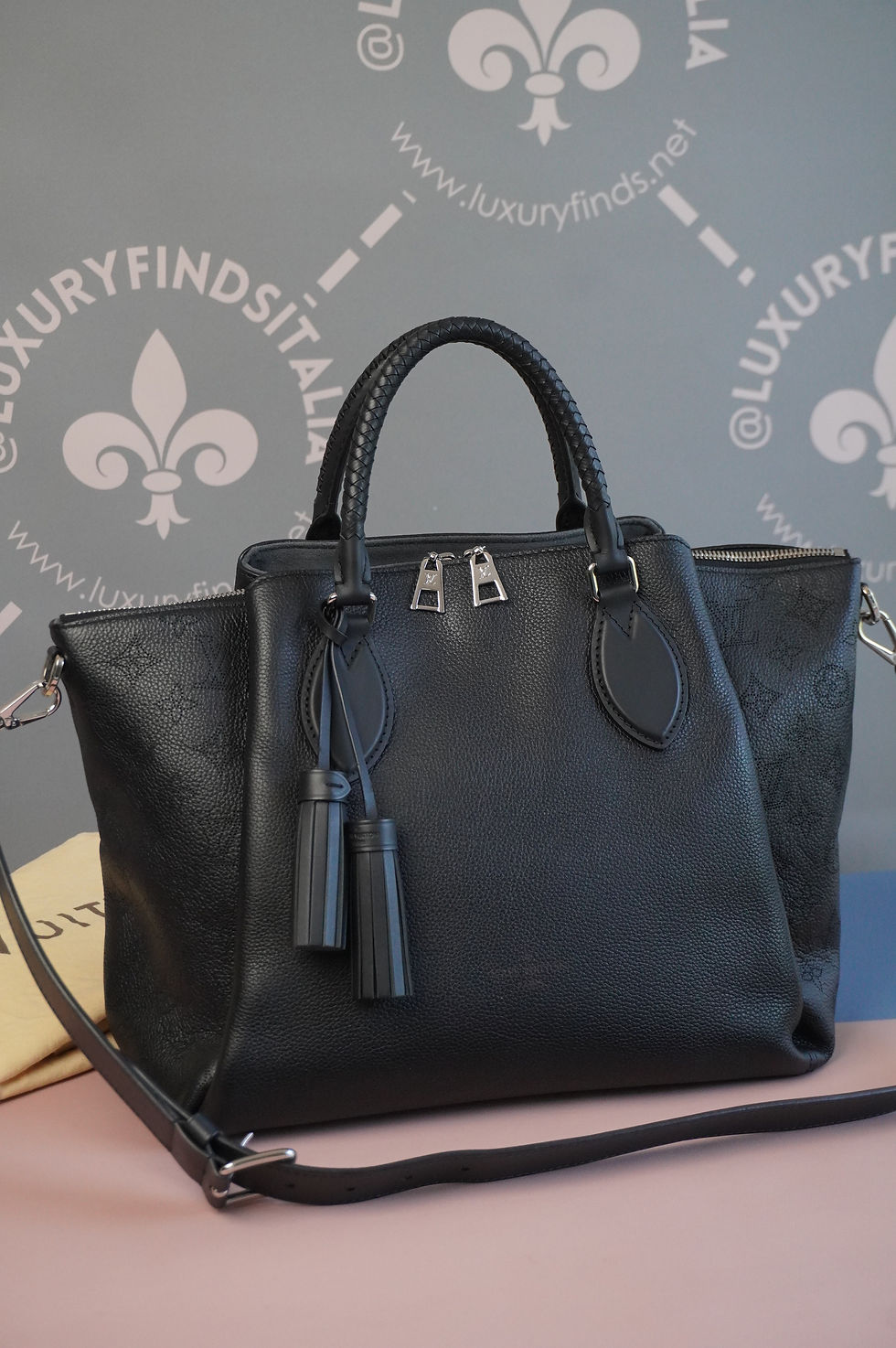 Preowned Authentic Louis Vuitton Mahina Haumea