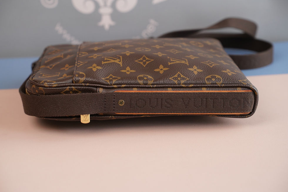 Miniaturbild: Preowned Authentic Louis Vuitton Beaubourg Crossbody Bag