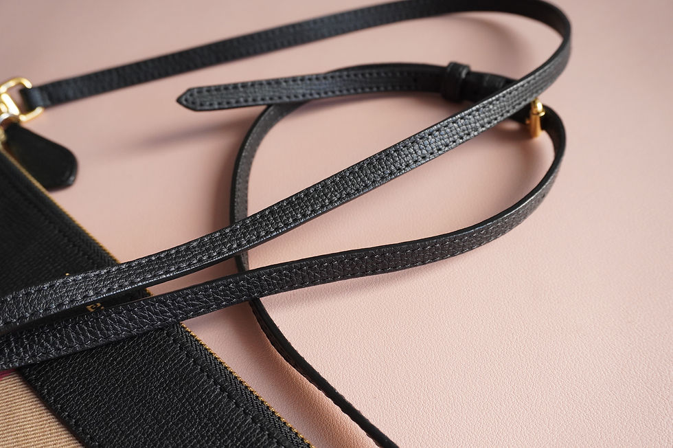 Miniatura: Preowned Authentic Burberry House Check Derby Peyton Bag