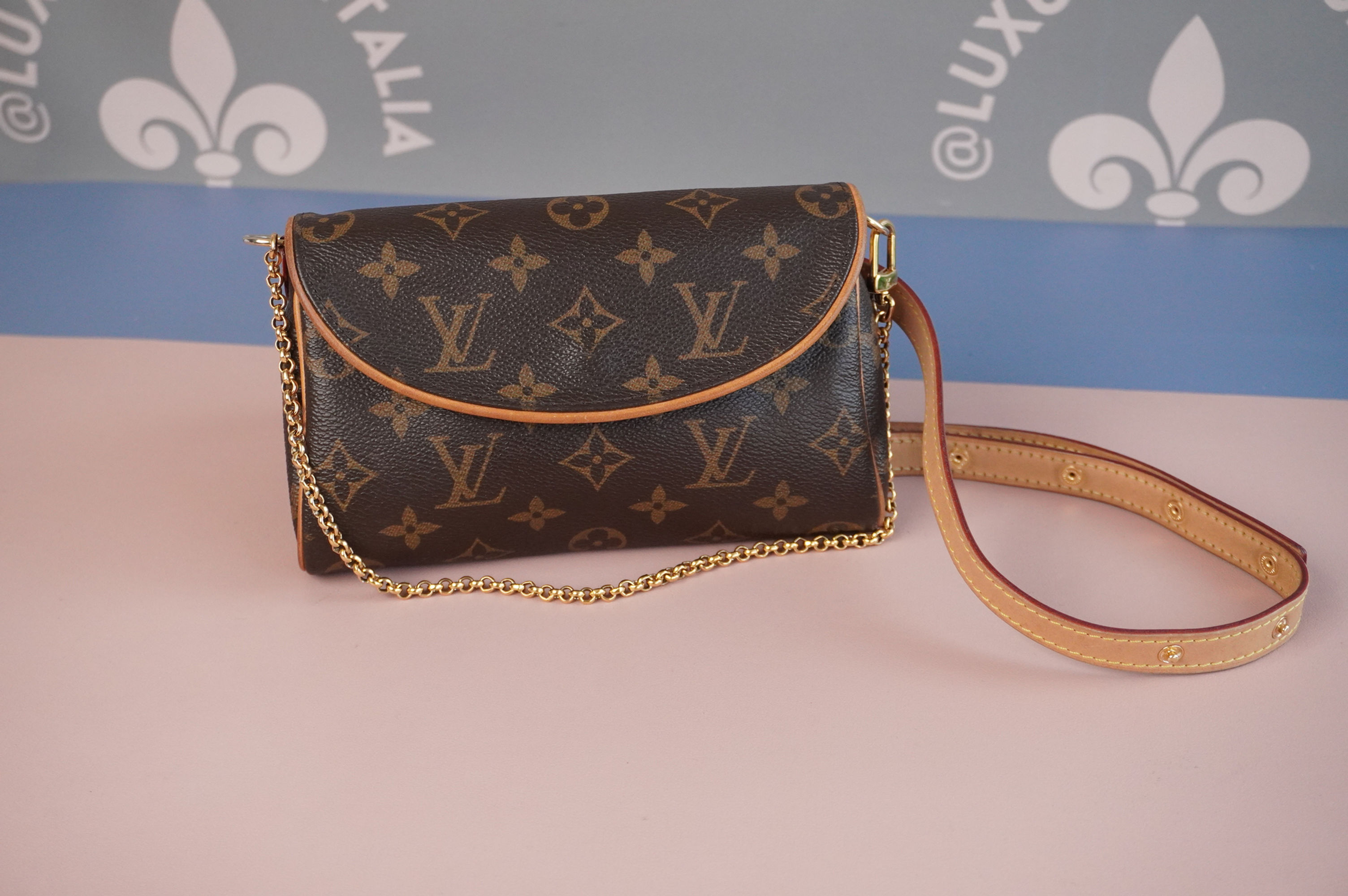 Preowned Authentic Louis Vuitton Friendly Pouch
