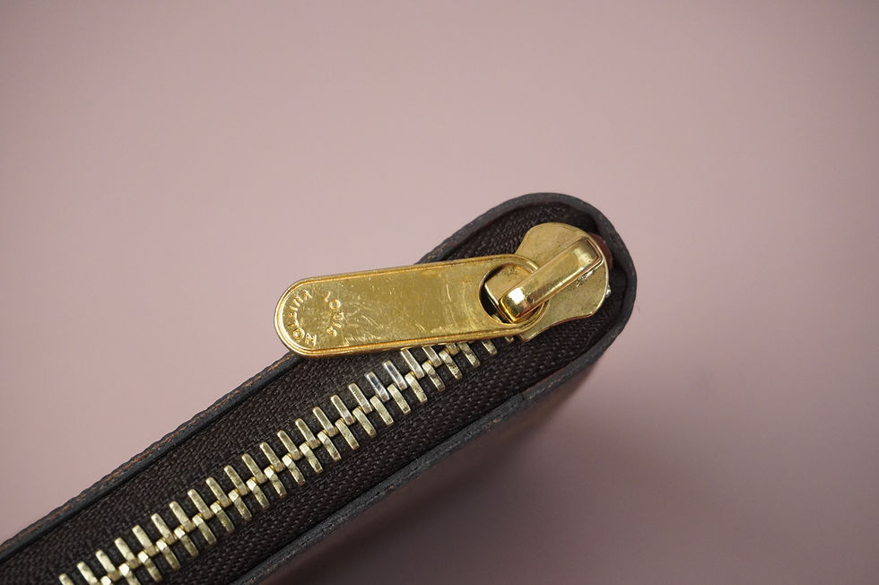 Thumbnail: Preowned Authentic Louis Vuitton Zippy Compact Wallet