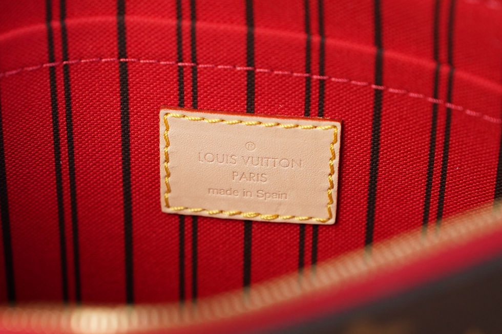 Thumbnail: Preowned Authentic Louis Vuitton Neverfull Pouch