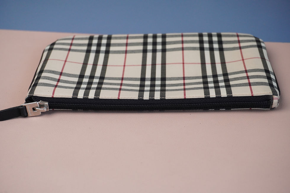 Thumbnail: Preowned Authentic Burberrry Trousse