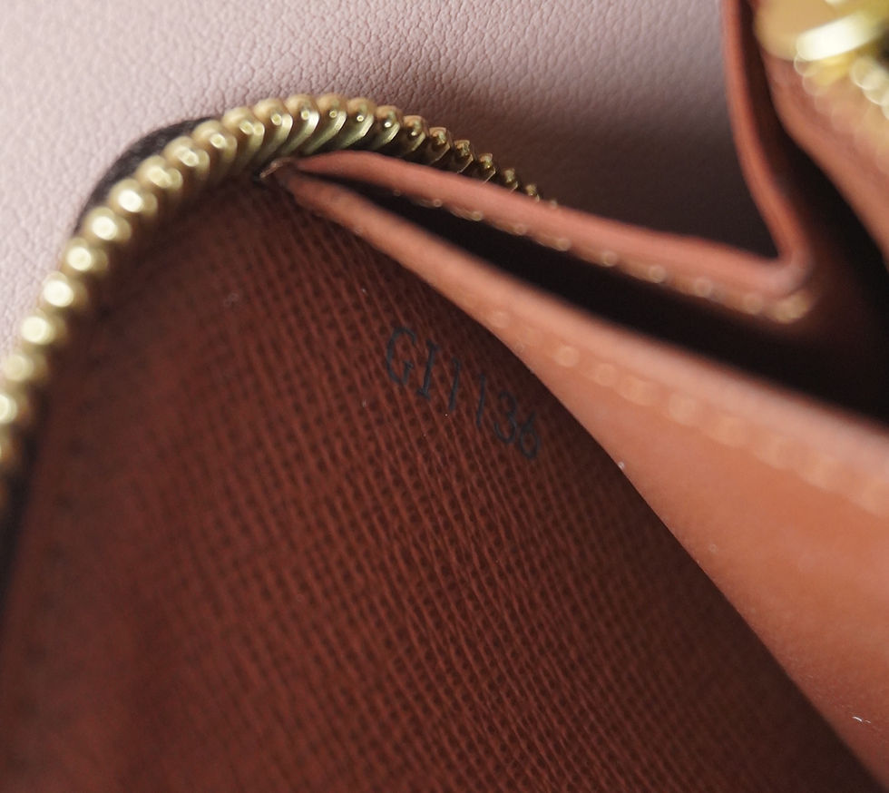 Thumbnail: Preowned Authentic Louis Vuitton Zippy Compact Wallet