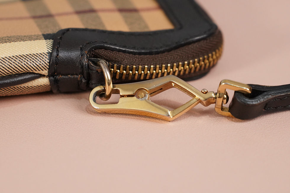 Thumbnail: Preowned Burberry Peyton Haymarket Check Bag