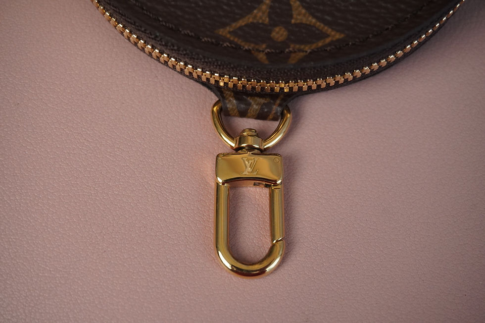 Thumbnail: Preowned Authentic Louis Vuitton Round Coin Purse Noir