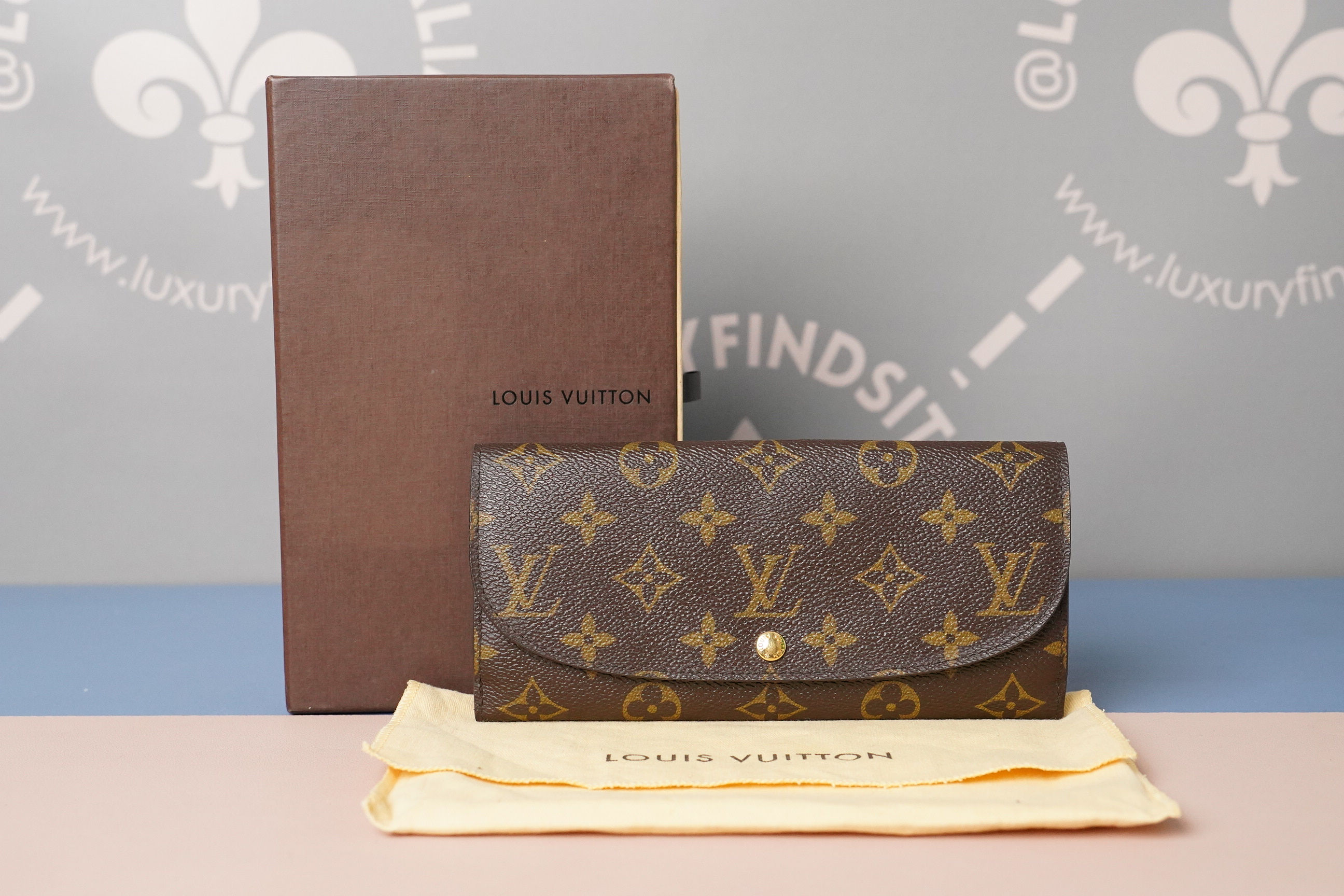 Preowned Authentic Louis Vuitton Louise Wallet