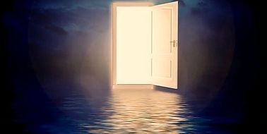 door-7676969_640_edited_edited.jpg