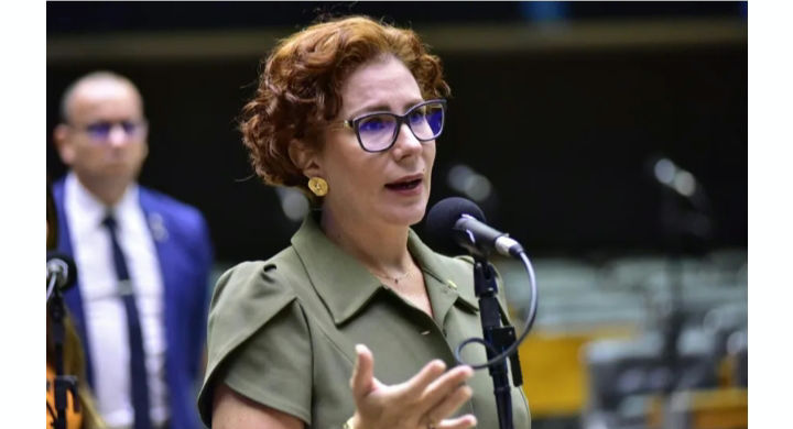 Deputada Carla Zambelli anuncia afastamento de atividades por 'questões de saúde'