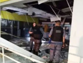Bandidos explodem agência bancária em Rosário.