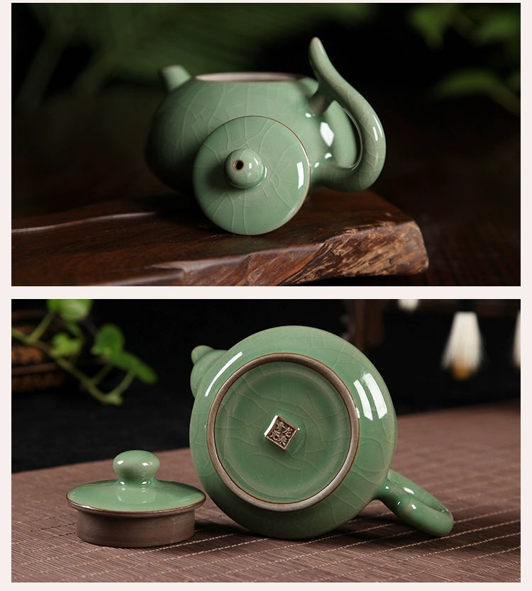 Miniature : Théières en céramique estampillées.