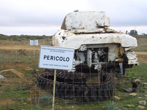 LE ESERCITAZIONI PRODUCONO DANNI INREPARABILI, CREANO TUMORI NEI MILITARI E NELLE POPOLAZIONI