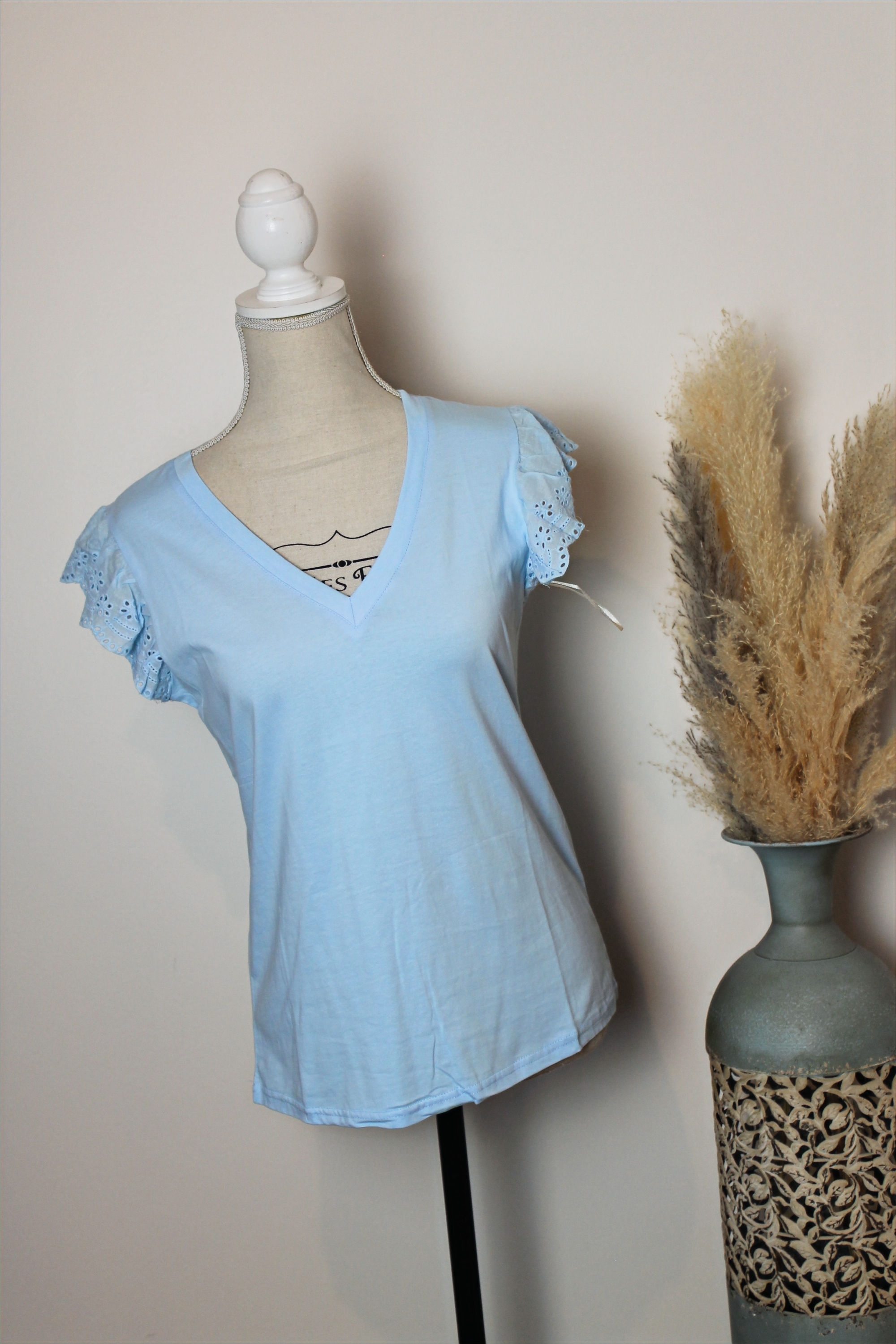 Top bleu volants