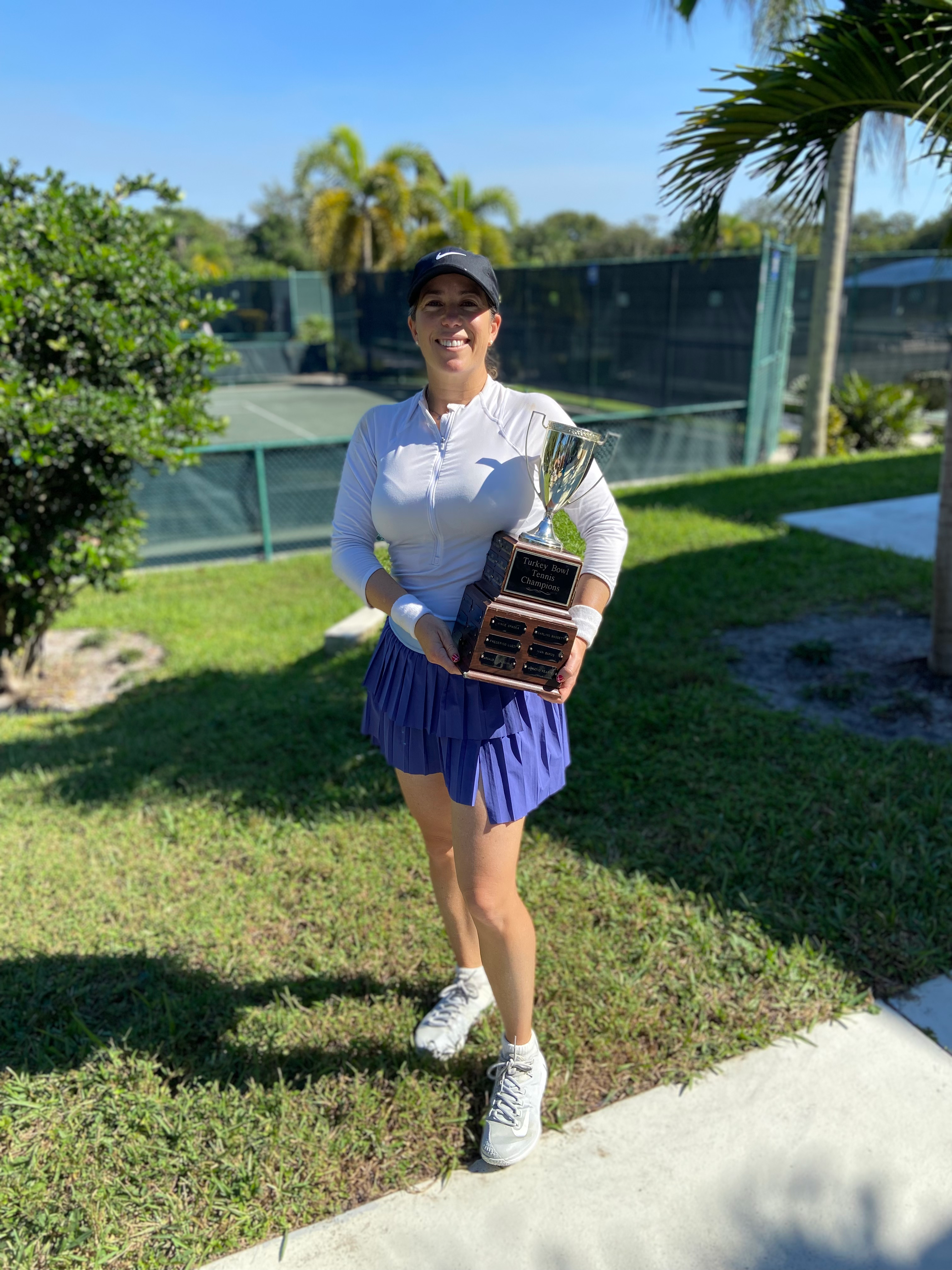 Mariana Correa serving as a tennis team captain courtside