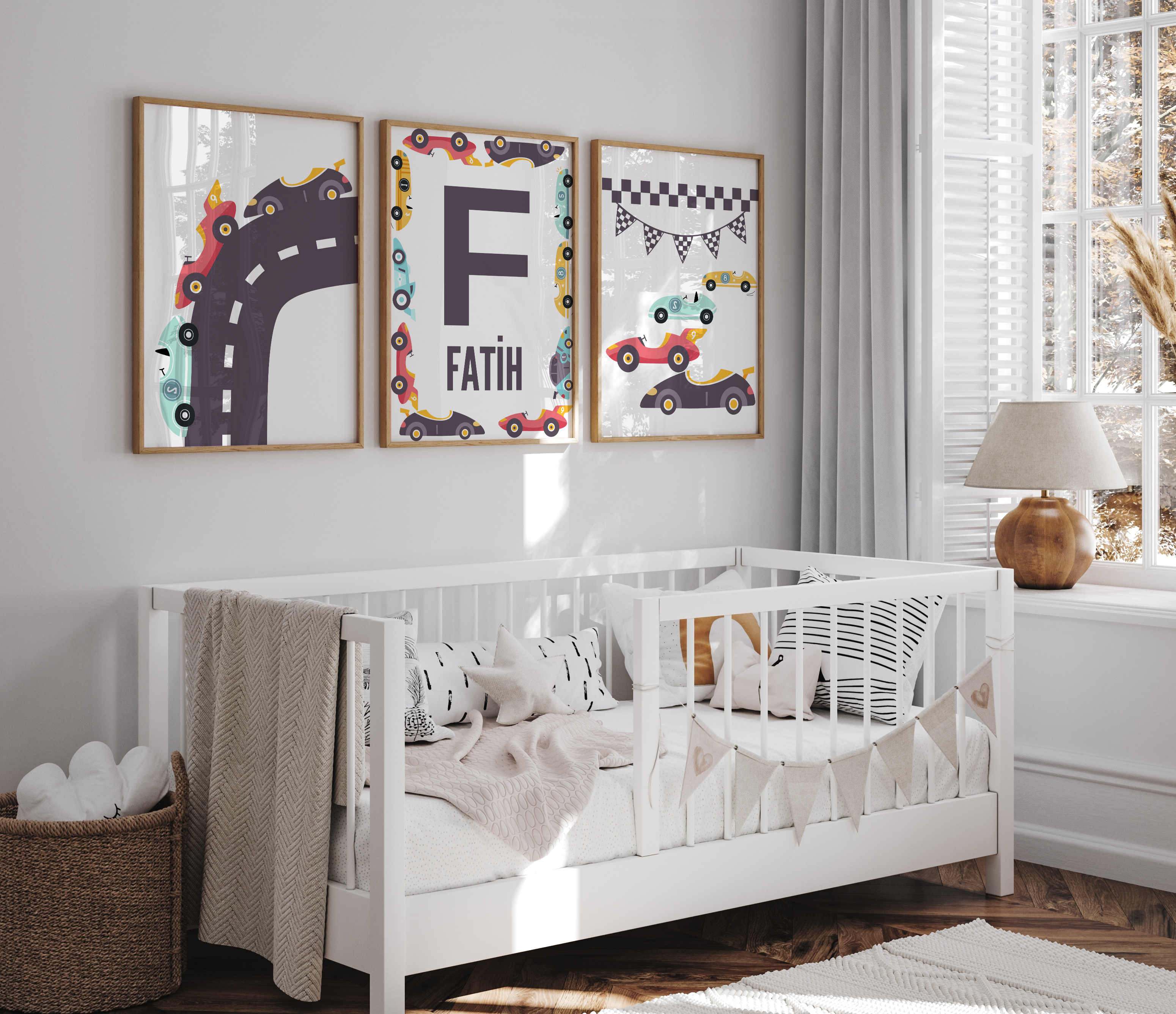 Yarış arabaları temalı, isme özel düzenlenen 3 parçalı erkek çocuk odası posteri
