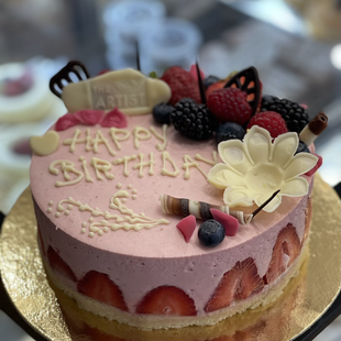 Strawberry mousse, vanilla sponge