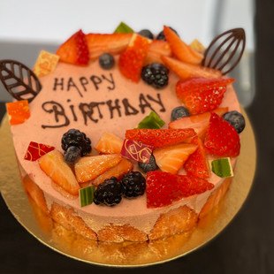 Strawberry mousse, vanilla sponge