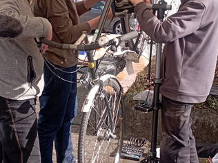 Kleiner Radcheck und gebrauchte Räder vom Fahrrad-Flickwerk bei der 'AIA Mobilität im Fokus'