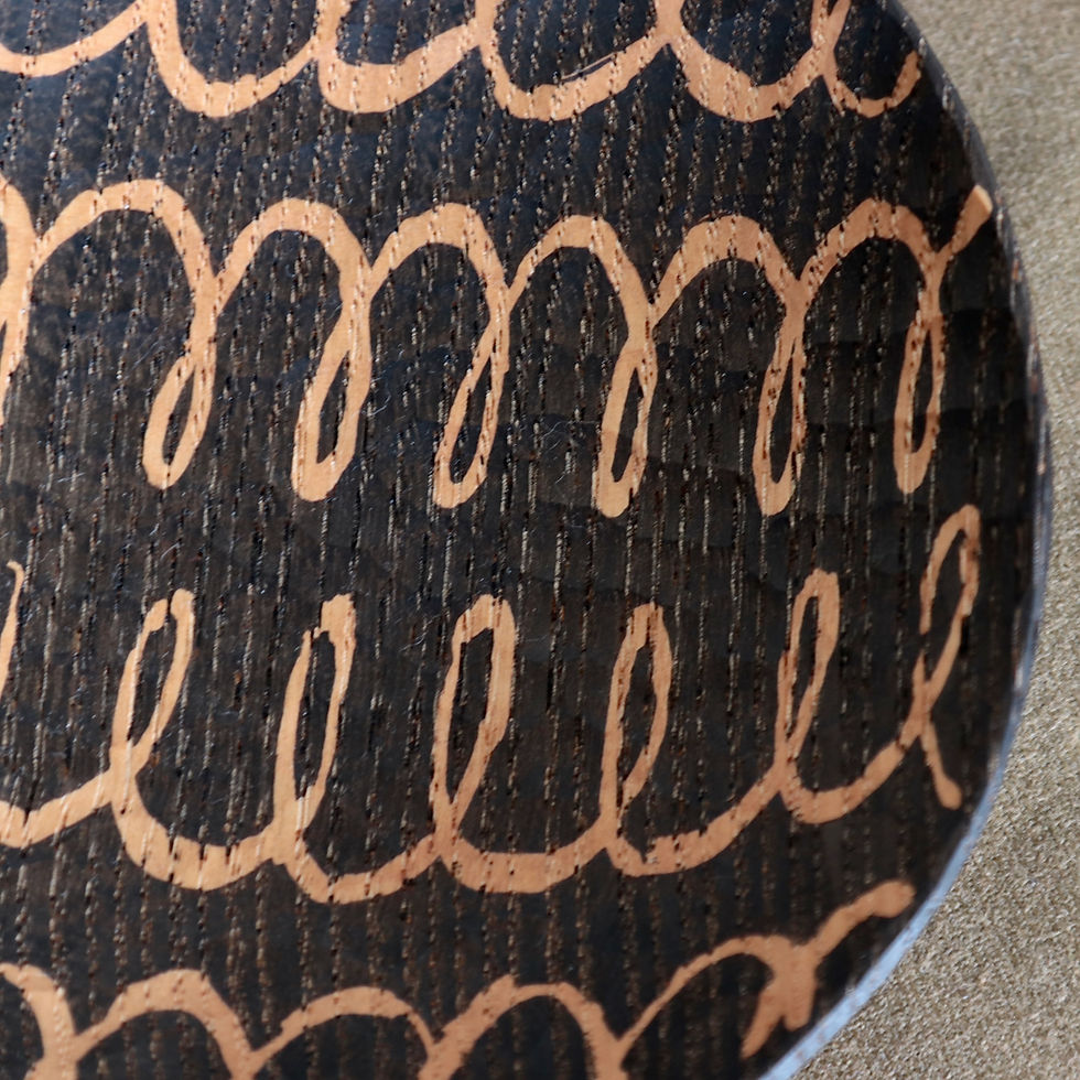 縮圖：dark brown ebonized wooden plate with whittling mark front view