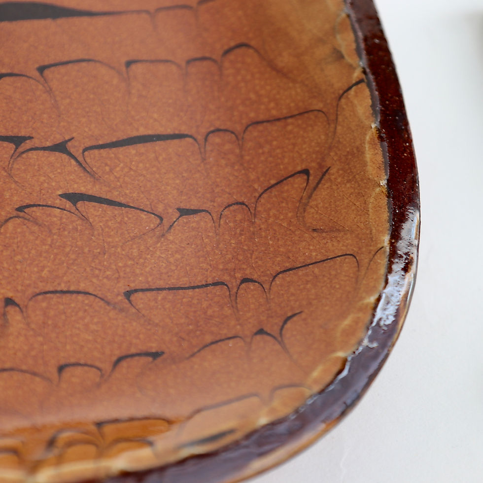サムネイル： Square Slipware Dish - Hiroko Aono-Billson