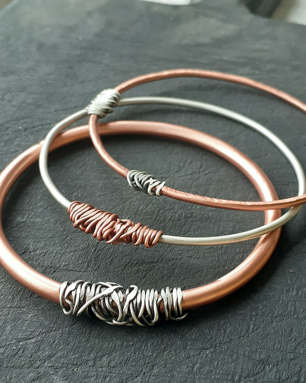 Küçük resim: Three-Pieces Minimalist Copper- Silver Bangle Bracelet Set