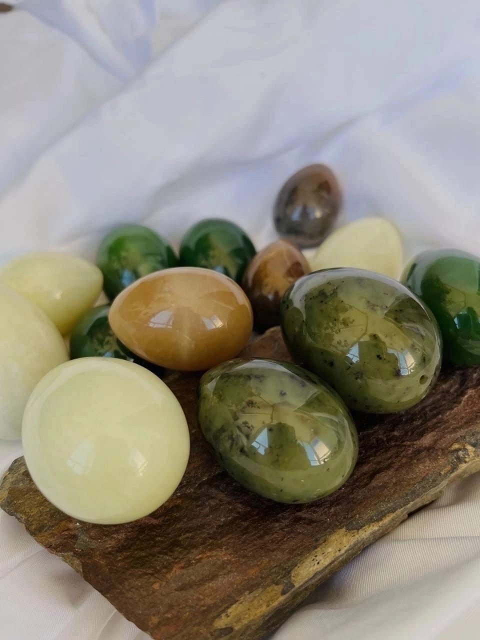 Thumbnail: Natural dark green Nephrite