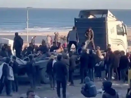 Israel-Hamas war: Dozens killed waiting for aid in Gaza