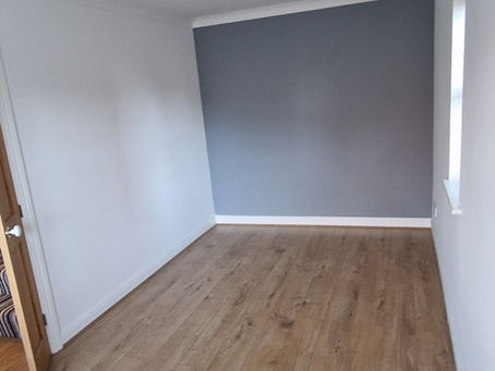 ✅️ Walls painted;✅️ Old carpet ripped out;✅️ Laminate flooring layed. Happy customers 😇