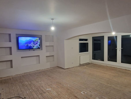 Living room walls and ceiling refurbished, built media wall