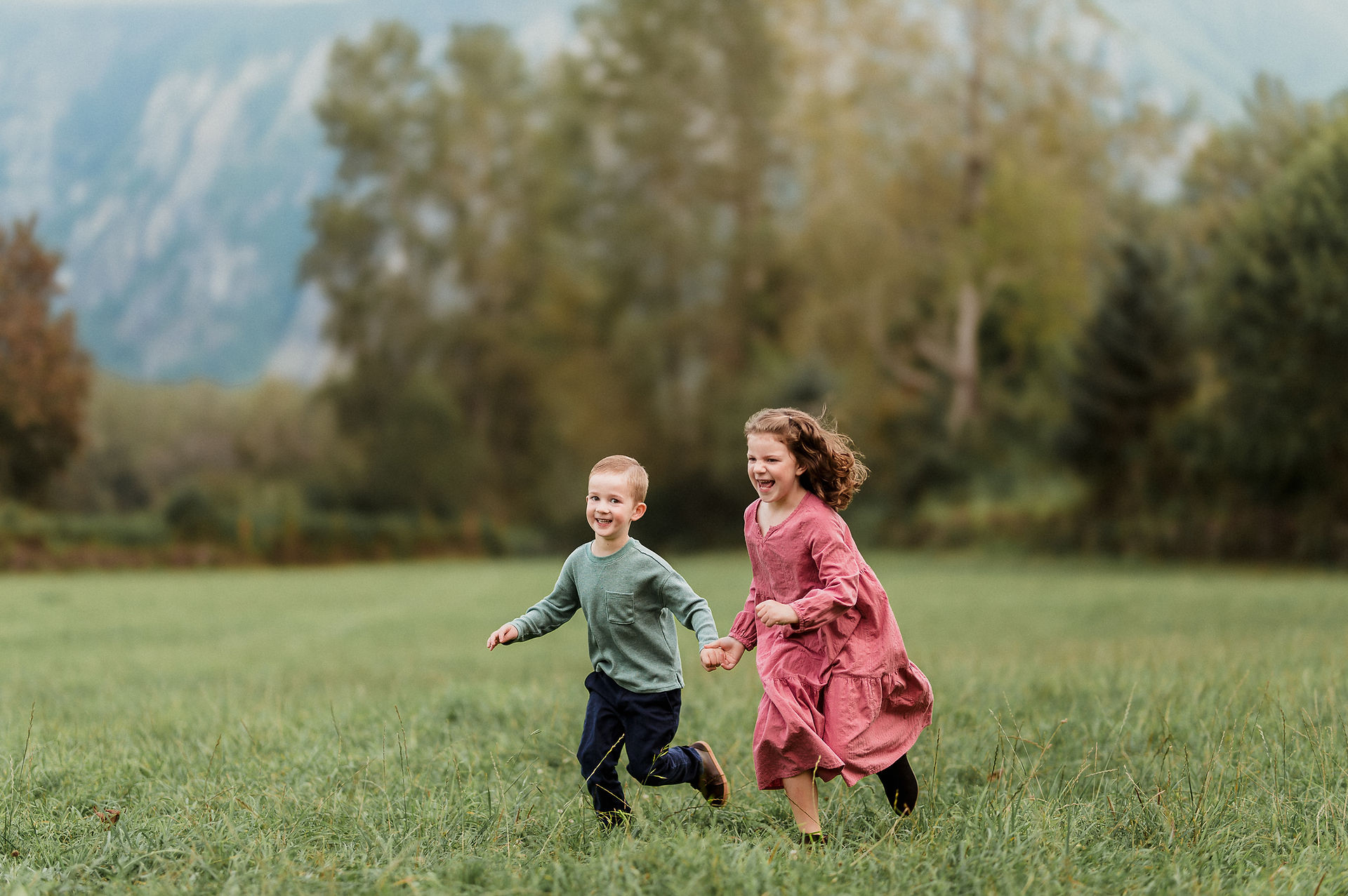 Siblings at Three Fork Park photoshoot