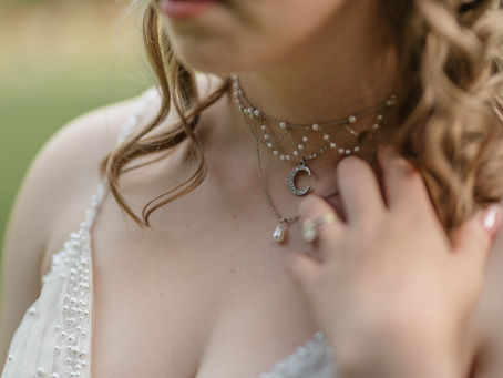 Romantic Lake Wilderness Lodge Wedding | Seattle Photographer