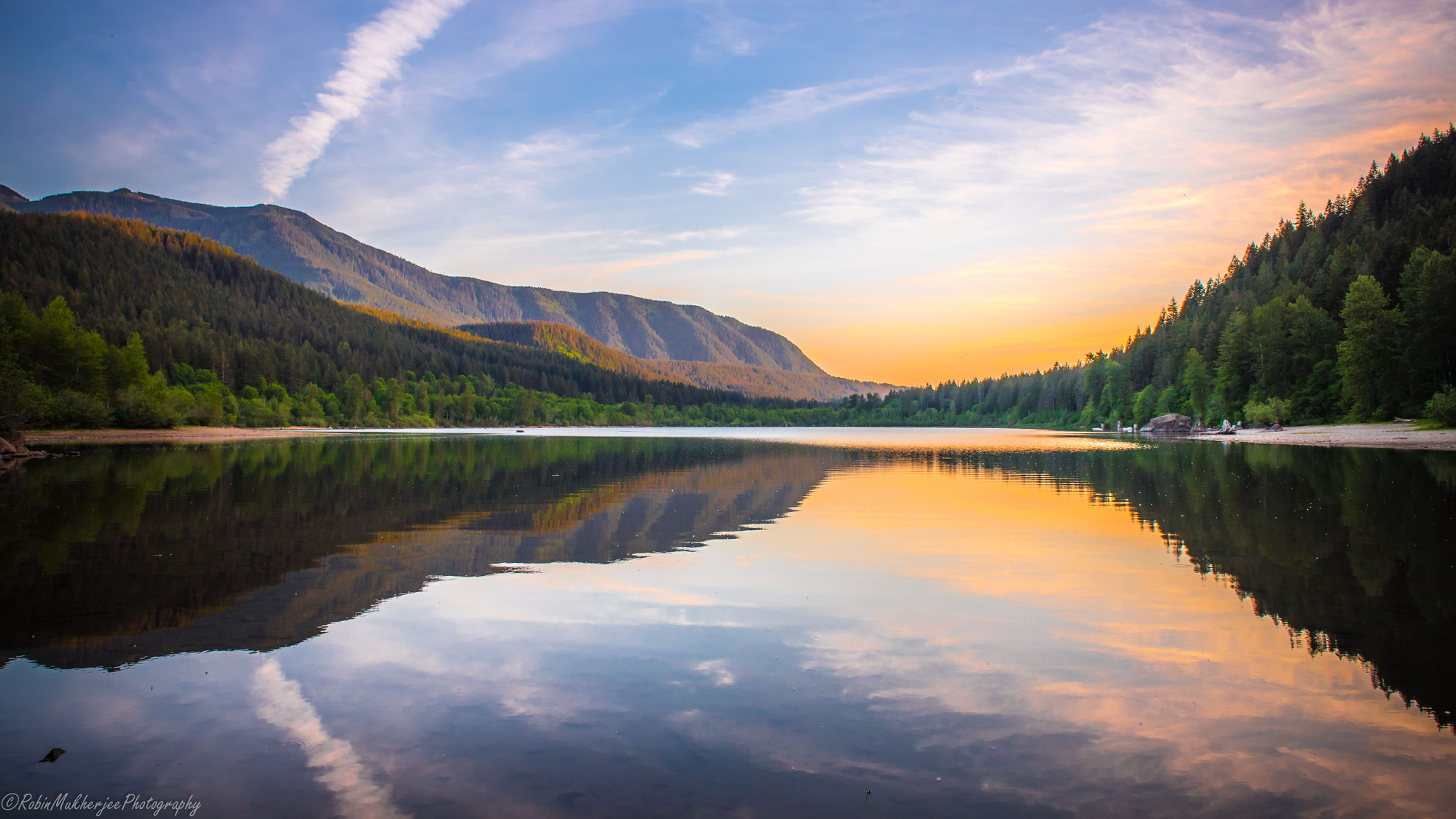Skybound Serenity: Rattlesnake Lake's Golden Glow