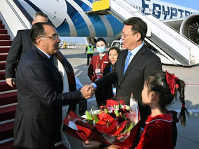 رئيس الوزراء يصل العاصمة الصينية"بكين"للمشاركة في الدورة الثالثة لـ "منتدى الحزام  للتعاون الدولي"