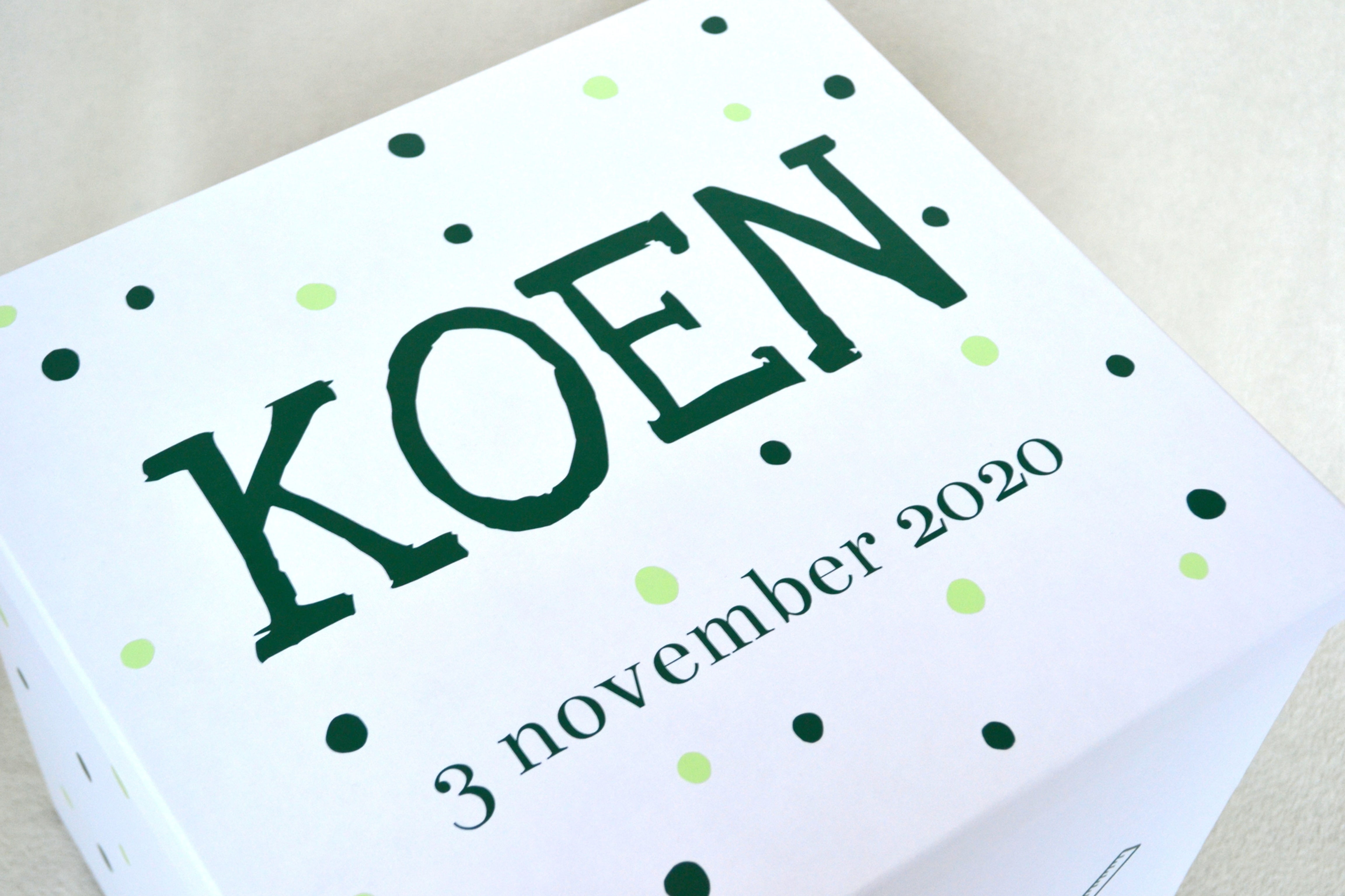 Stickerset geboortedoos of bewaardoos geboorte met naam en stippen