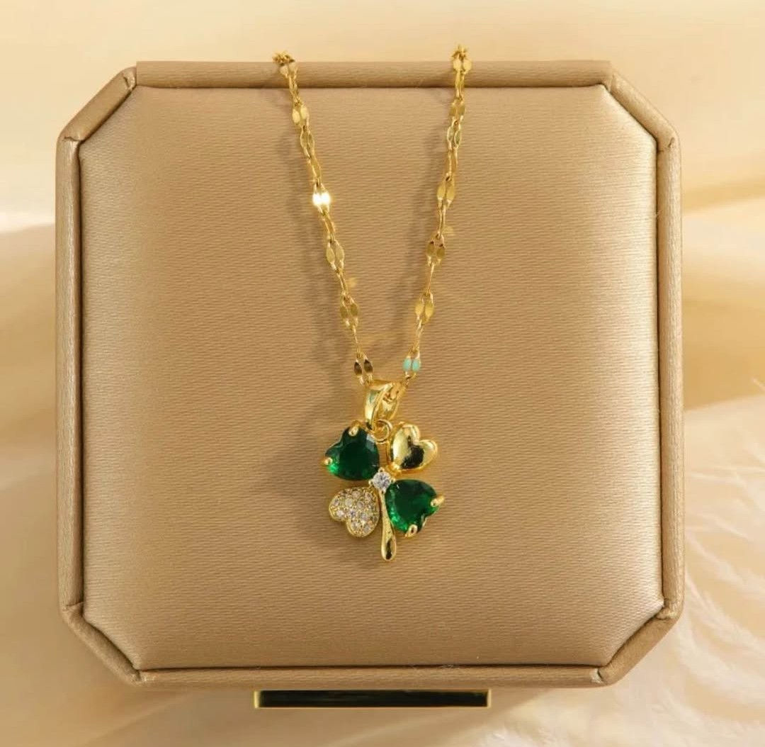 Fashion emerald & diamond heart pendant w/chain